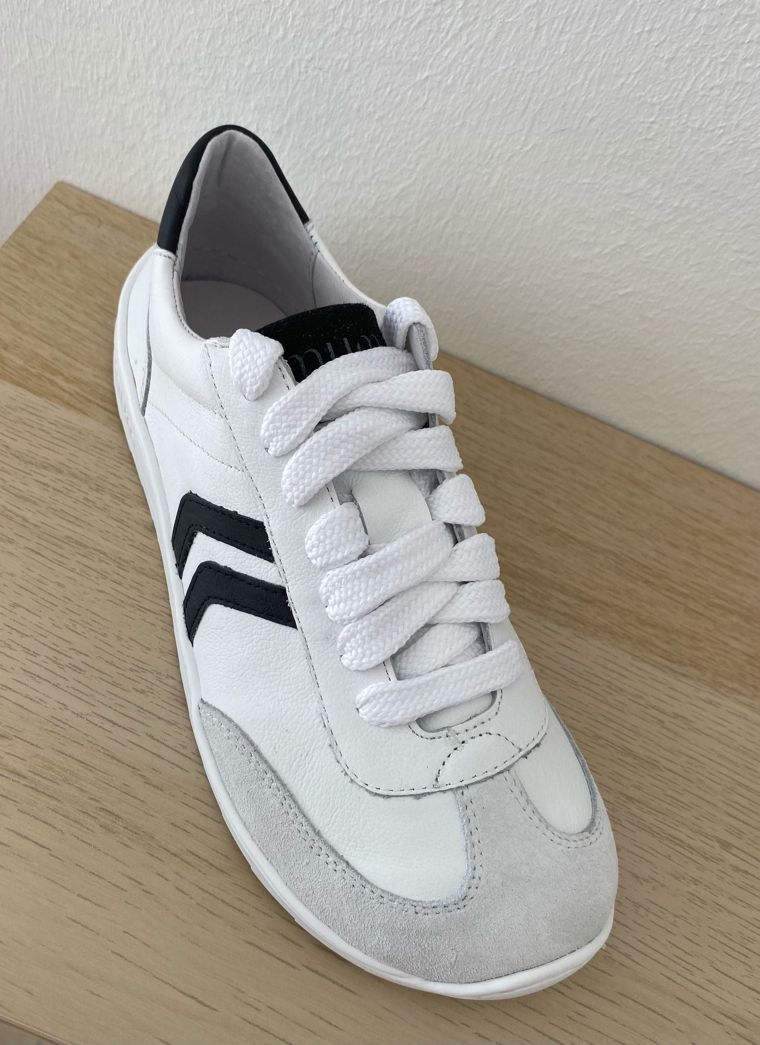 Ténis MUM Barefoot - Modelo Inês Bright