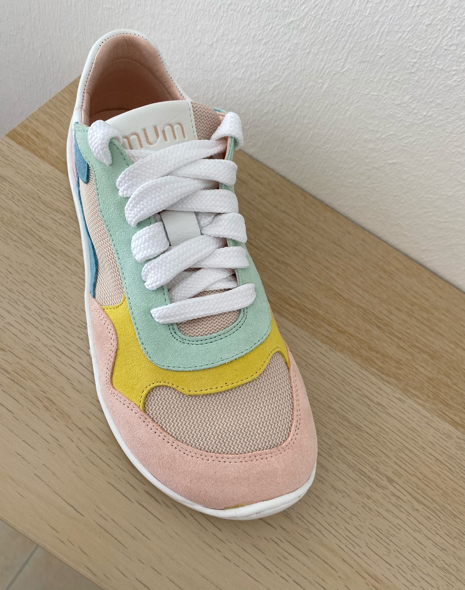 Ténis MUM Barefoot - Modelo Daniela Cake