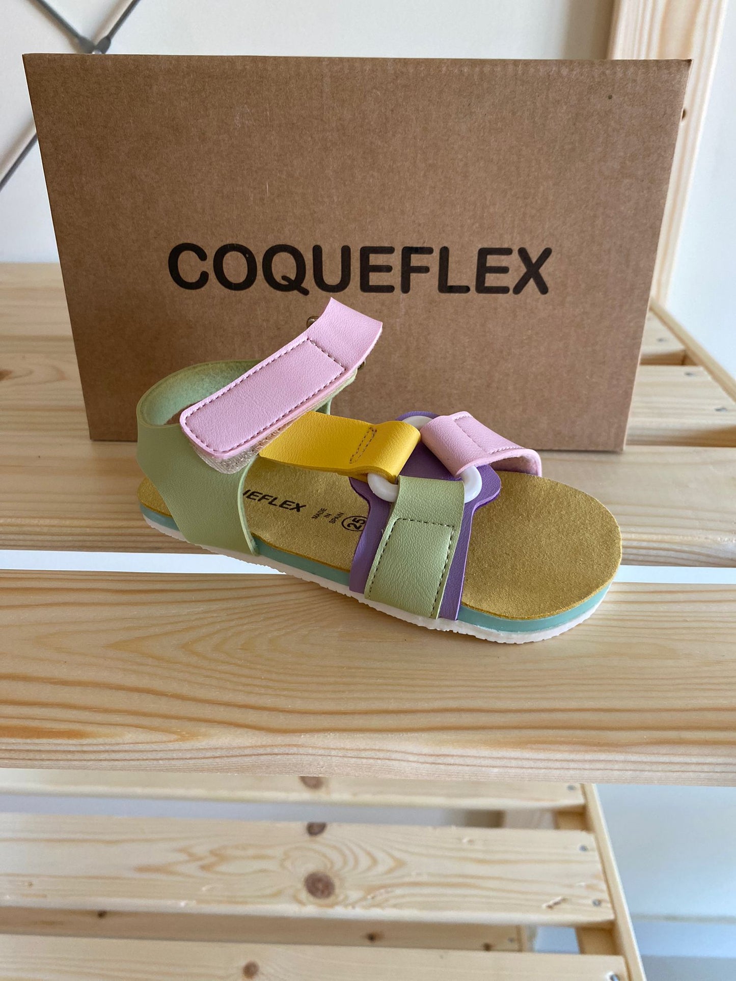 Sandálias Multicolor Respeitadoras do Pezinho da Criança - Coqueflex