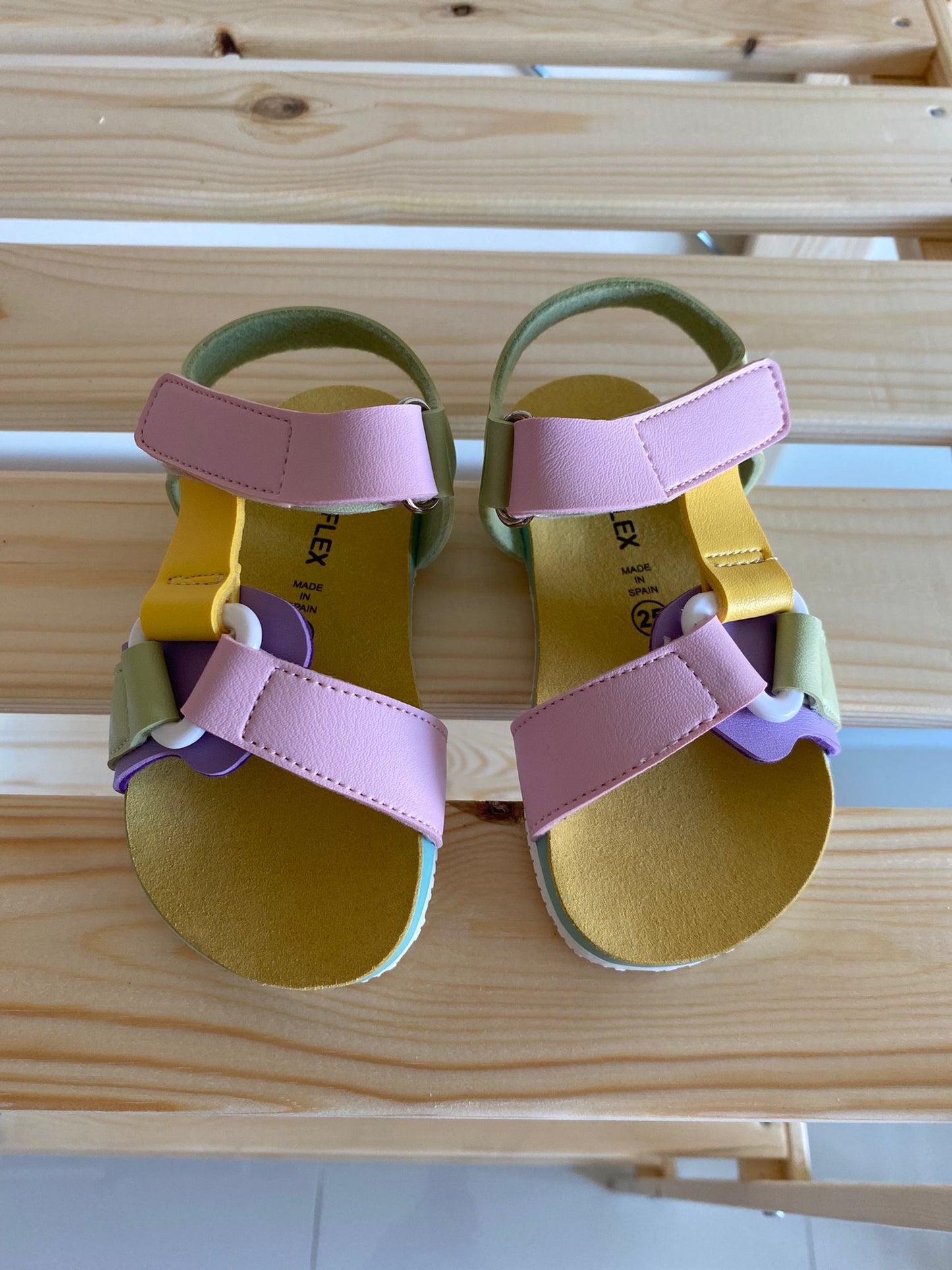 Sandálias Multicolor Respeitadoras do Pezinho da Criança - Coqueflex