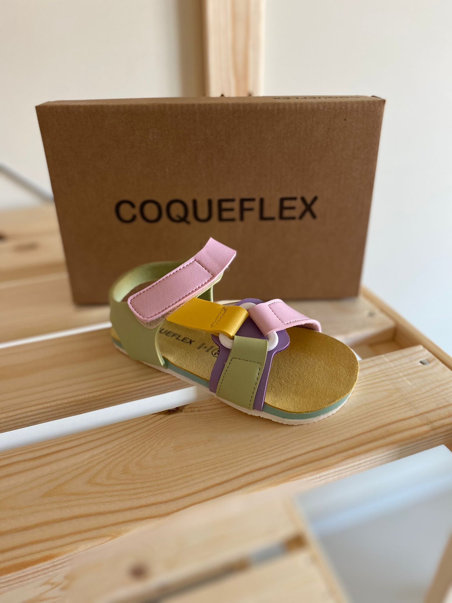 Sandálias Multicolor Respeitadoras do Pezinho da Criança - Coqueflex
