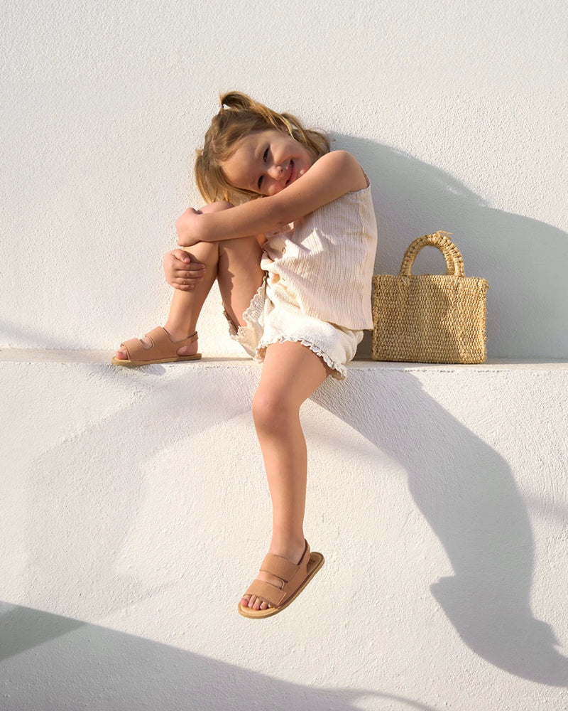 Muris Sandálias Barefoot Criança - Muris Rio Mini muris_product_rio_mini_dusty_pink_lifestyle_4